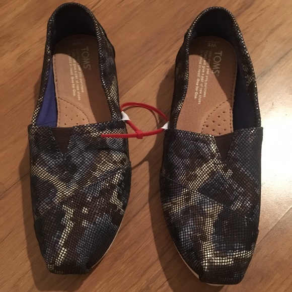 NWT TOMS Women’s Classic Slip-On Shoes Metallic Snake Print - Size 6 - Picture 2 of 6